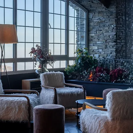 The Mountains סיירה נבדה