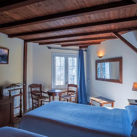 The Mountains מלון