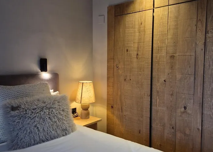 The Mountains סיירה נבדה