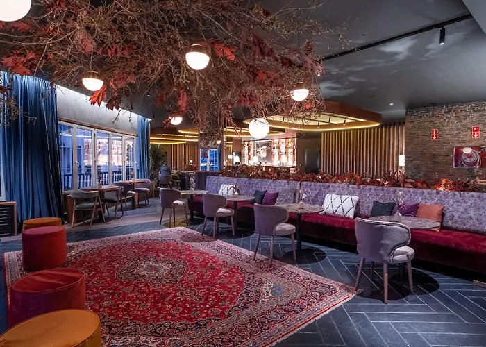 The Mountains סיירה נבדה