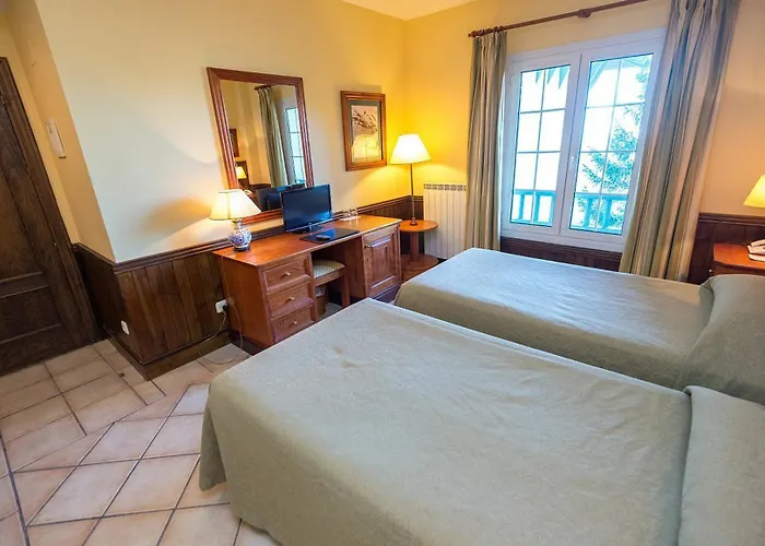 The Mountains מלון