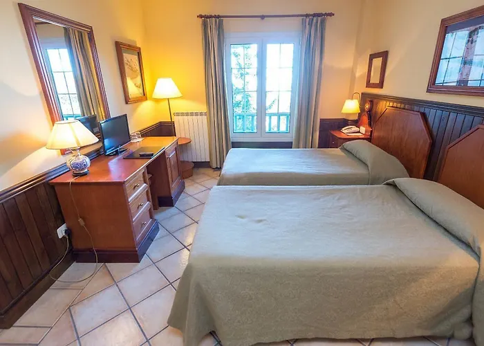 The Mountains מלון