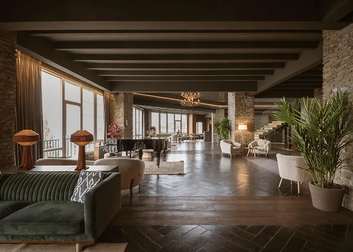 The Mountains Szálloda 3*